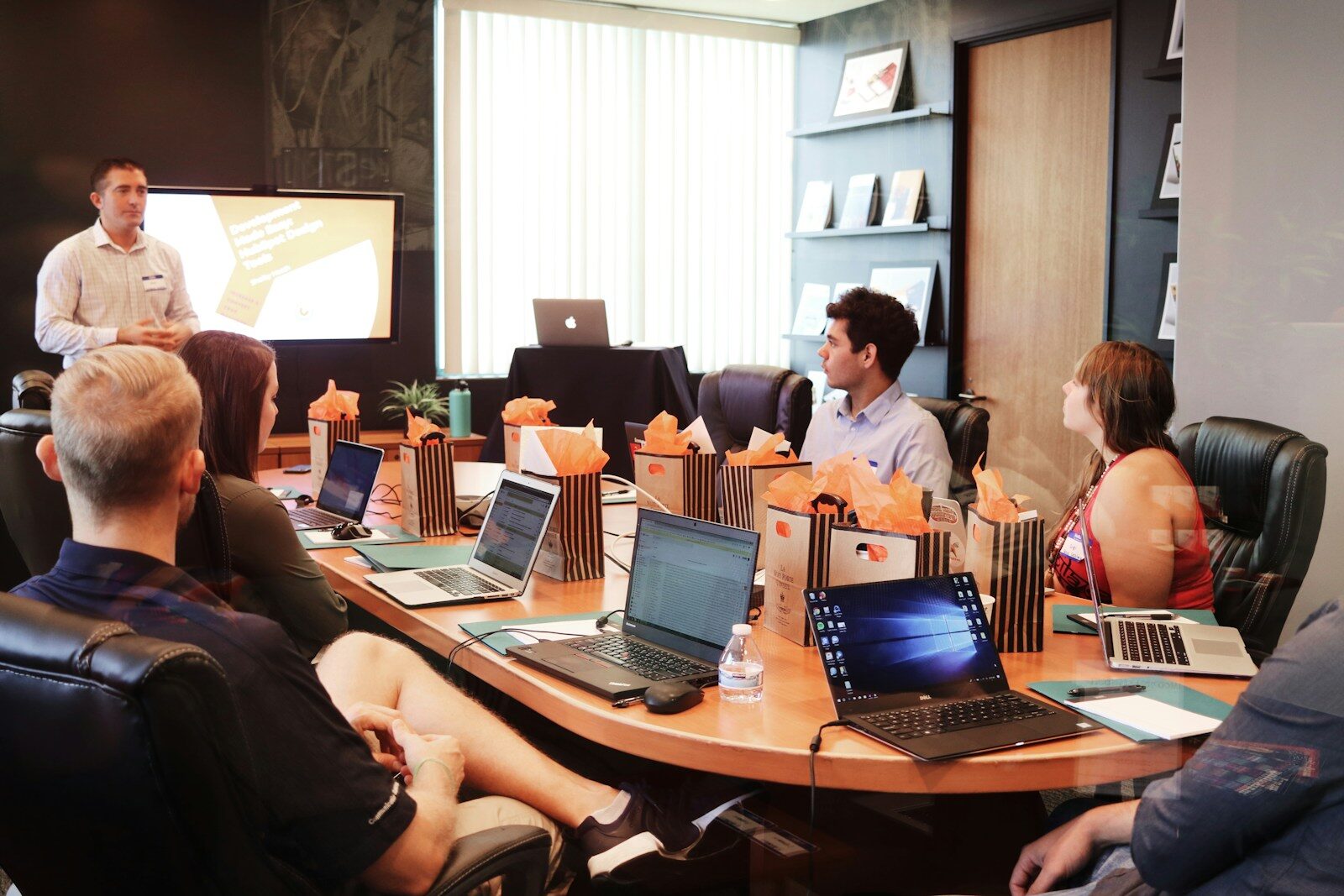 Advisor guiding a group of students through their study options
